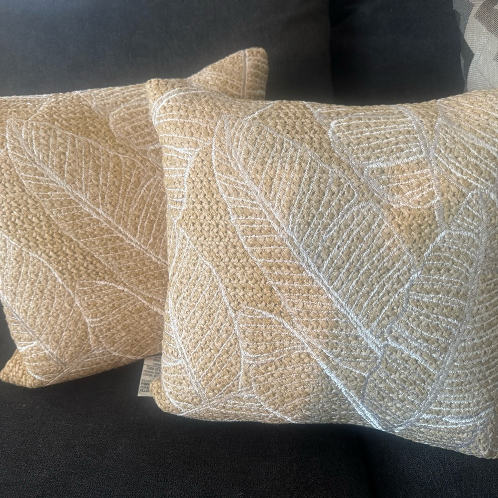 Set of 4 Elegant banana leaf indoor outdoor Allen+ Roth Tan Woven Pillows